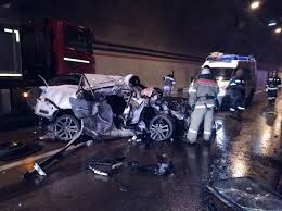 Легковой автомобиль попал в ДТП в Сочи, пострадал пассажир.
