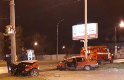 В Краснодаре от удара вазовской «копейки» в столб уличного освещения погиб 28-летний парень