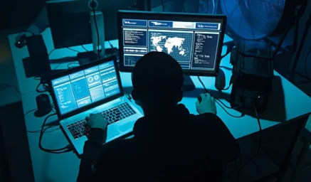 Франция заявила о российских кибератаках на свои военные предприятия.